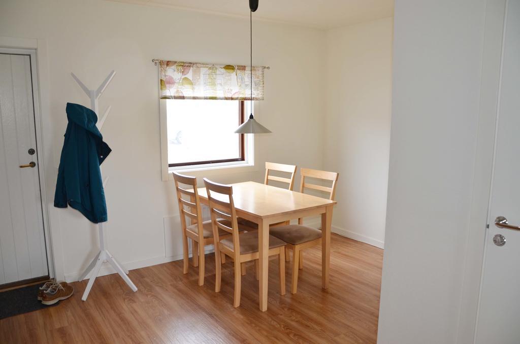 瓦尔贝里Apelvikstrand Semesterlagenheter公寓式酒店 客房 照片